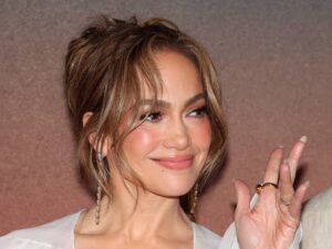 Jennifer Lopez Allegedly Refusing to Return Her $10 Million Engagement Ring to Ben Affleck and Claimed that the Ring is… Read More