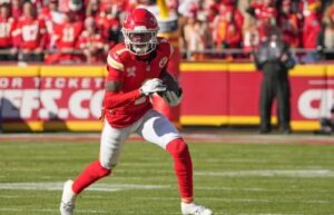 Chiefs QB Patrick Mahomes Prepares to Play Week 18 vs. Broncos