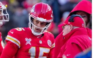 Chiefs QB Patrick Mahomes Prepares to Play Week 18 vs. Broncos