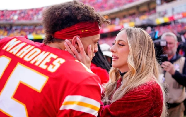 Taylor Swift Reacts to Travis Kelce Making History on Christmas Day