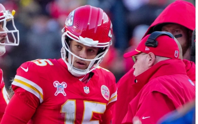 Chiefs QB Patrick Mahomes Prepares to Play Week 18 vs. Broncos